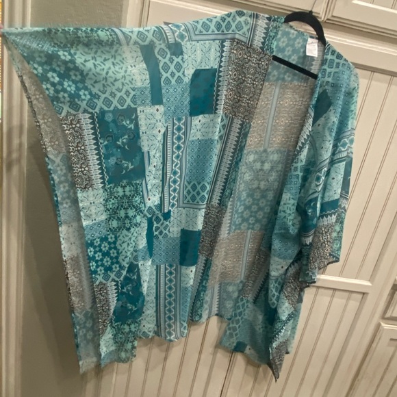 Blue Patterned Kimono - Picture 2 of 3
